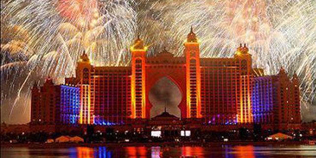 La espectacular apertura de un hotel 6 estrellas en Dubai convoc&oacute; a famosos