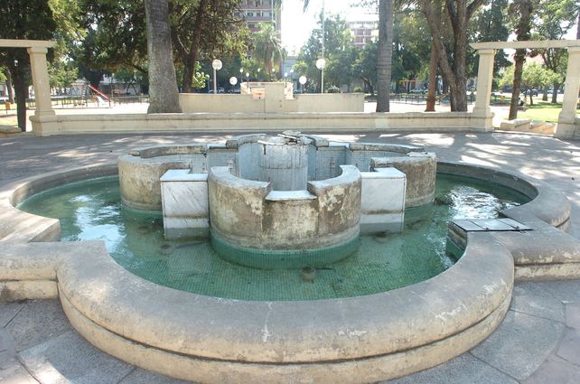Plaza Constituyentes: Debe contemplarse un gran retardador pluvial