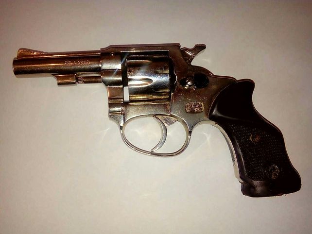Le encontraron el arma que quiso vender en redes sociales oculta en sus genitales