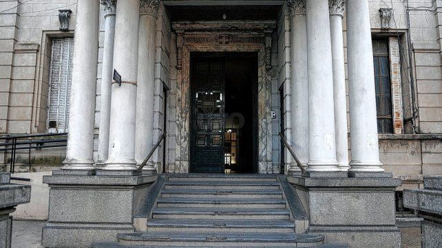 Robaron una computadora en el laboratorio bioquímico del Ministerio de Salud en el ex-Hospital Italiano