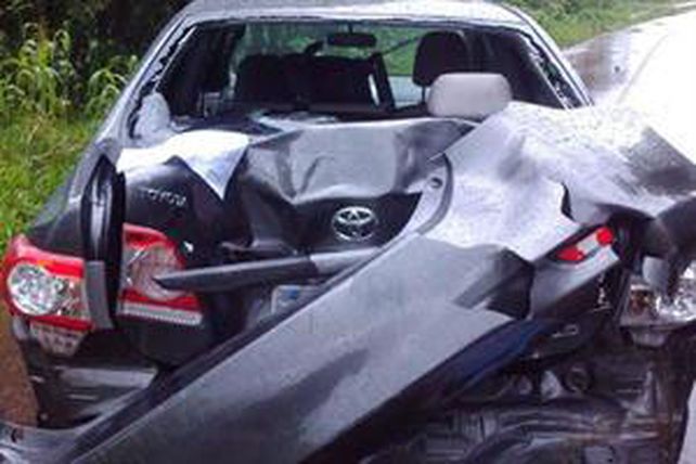 Siniestro. La familia fue atropellada por el Toyota Corolla de la foto.