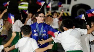 El gimnasta filipino ganador de dos oros tendrá comida gratis de por vida