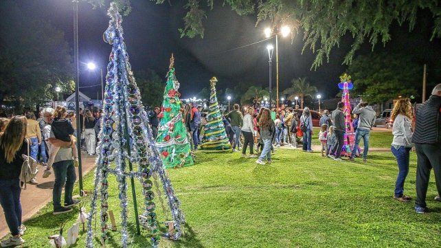 Más de 50 instituciones participaron en el armado del paseo navideño de Ramírez