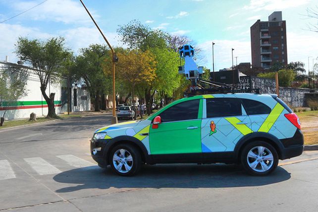 De paparazzis a artistas: los autos de Street View frente a los flashes
