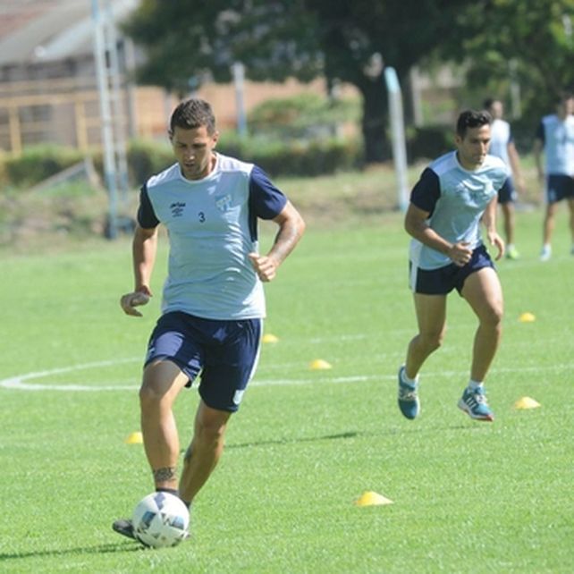 Apuntado. Bianchi es un futbolista que seduce al Chocho Llop. El entrenador necesita reforzar la zaga central.