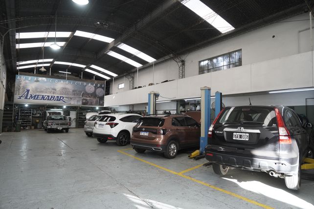 Parte de las amplias instalaciones del local donde se reciben autos y camiones, ubicado en calle Amenábar 733.