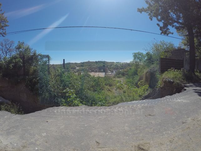 La barranca de calle Osinalde se comió una mano de la arteria