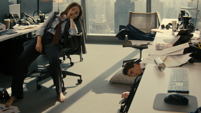 “Not Suitable for Work” es la nueva serie de comedia laboral disponible en streaming