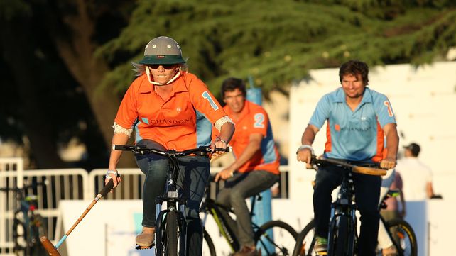 Celebridades y polistas disfrutaron del Polo Bike Chandon en el Campo Argentino de Polo