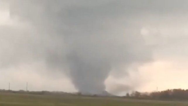 Impactante tornado en una zona rural del sur de Santa Fe: emitieron un alerta por tormentas y granizo en toda la región