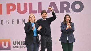Maximiliano Pullaro cerró su campaña acompañado por su candidata a vicegobernadora, Gisela Scaglia, y quien encabeza la boleta para diputados provinciales, Clara García.&nbsp;