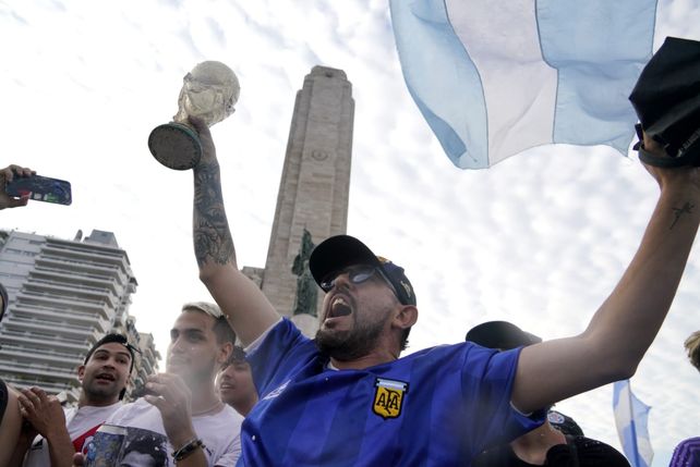 La fiesta del fútbol se armó en el Monumento a la Bandera