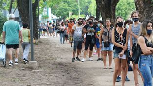 Covid: tres decesos y 800 contagios entre viernes y sábado