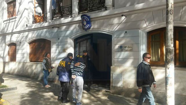 Operativos. La Federal ejecutó varios allanamientos en barrios de la capital entrerriana