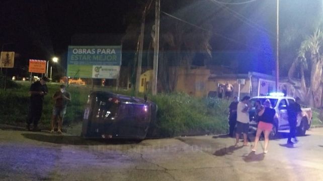 Una gresca en Paraná terminó con persecución policial, vuelco y dos detenidos