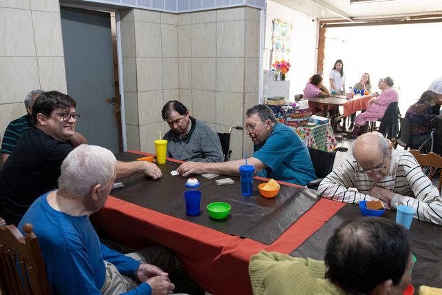 La Feria del Libro de Timbúes también se vivió en los residenciales de adultos mayores