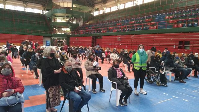 Coronavirus: comenzó la vacunación combinada para completar esquemas en Neuquén