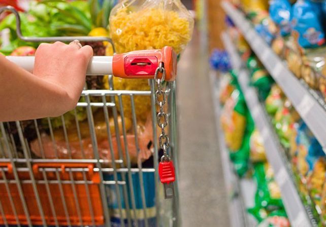 Almacenes de barrio afrontan la caída del consumo, altos costos y más competencia