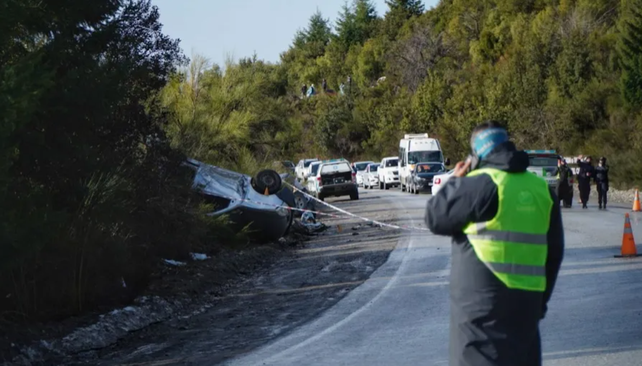 Un muerto y tres heridos en un choque frontal en el camino al Cerro Catedral
