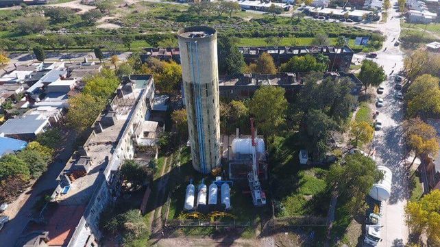 Montaron tres cisternas de 100 mil litros en Bº Las Flores para mejorar la red de agua
