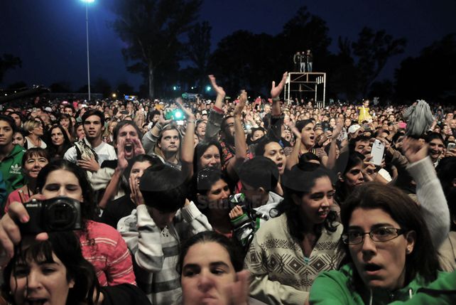 El Parque de la Constitución se inauguró al ritmo de la Sole
