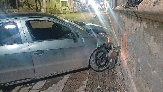 Victoria: un auto chocó con el frente de una vivienda
