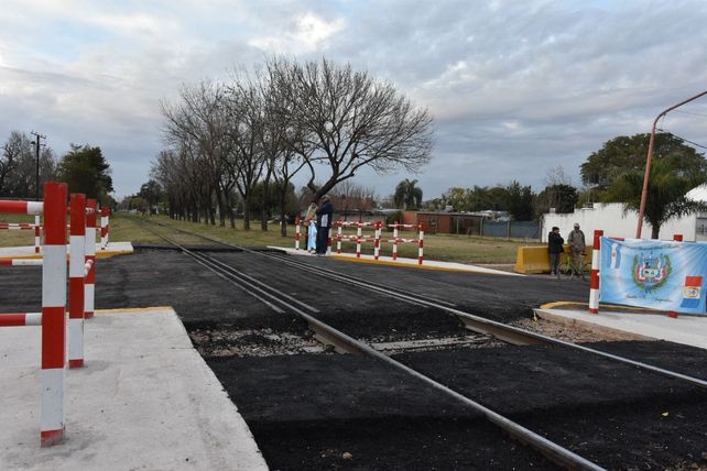 Puerto San Martín: Habilitaron la apertura del paso a nivel de calle Mendoza