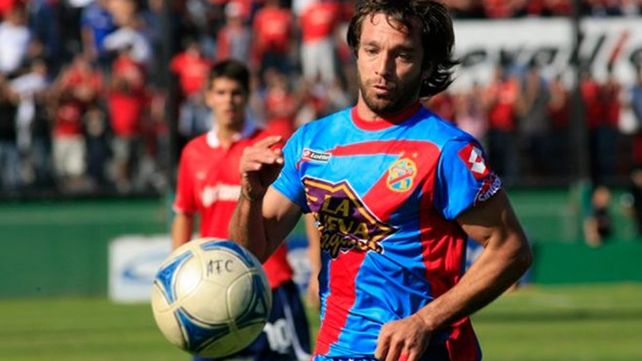 Futbolista modificó su nombre para lanzar su carrera como músico