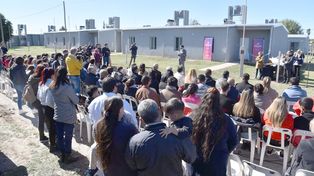 Pullaro anunció en El Trébol el diseño de un nuevo programa de viviendas para quienes puedan pagar una cuota hipotecaria.