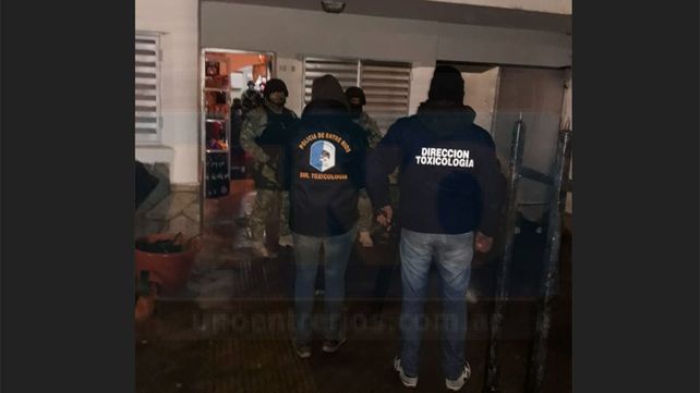 En múltiples allanamientos detuvieron a 14 personas y secuestraron estupefacientes