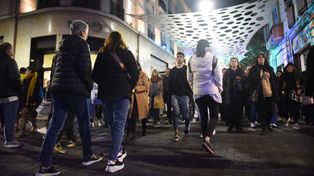 Hábito. La Noche de las Peatonales fue creada para generar la costumbre de volver a recorrer el centro en horario nocturno
