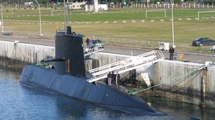 Familiares de los tripulantes del submarino pasaron la noche en la base de Mar del Plata