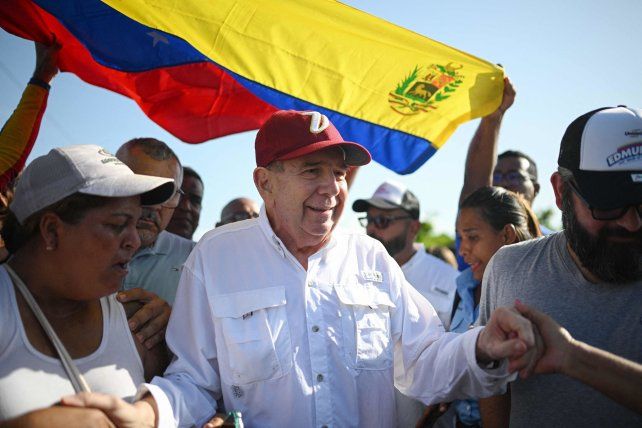 El gobierno venezolano ofrece una recompensa para quien dé información para llegar a Edmundo González Urrutia.