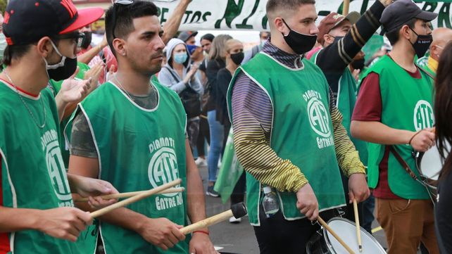 Trabajadores de ATE protestaron frente a la Casa de Giobierno por mejoras salariales