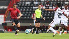 Colón perdió 2-1 su tercer amistoso con Newells, en Rosario. Colón perdió 2-1 su tercer amistoso con Newells, en Rosario.
