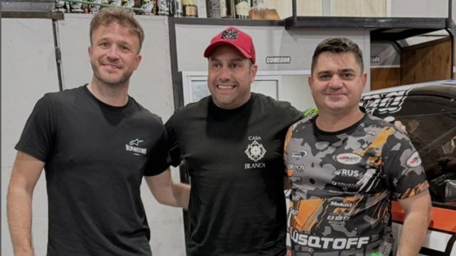 Agustín Canapino en los talleres del Ale Bucci Racing de Villa Gobernador Gálvez. Estarán juntos en el Turismo Nacional en Rosario.
