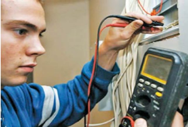 Albañilería y electricidad, el inicio de la escuela de oficios