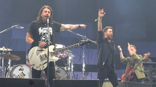 Michael Bublé fue el invitado especial en un show de Foo Fighters: cantó su tema Havent Met You Yet.