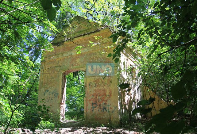 Restos de la casona embrujada de Tezanos Pinto.  Foto UNO/Juan Ignacio Pereira