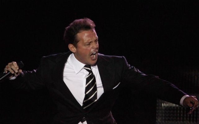 El cantante mexicano viene de suspender un show por cuestiones de logística.