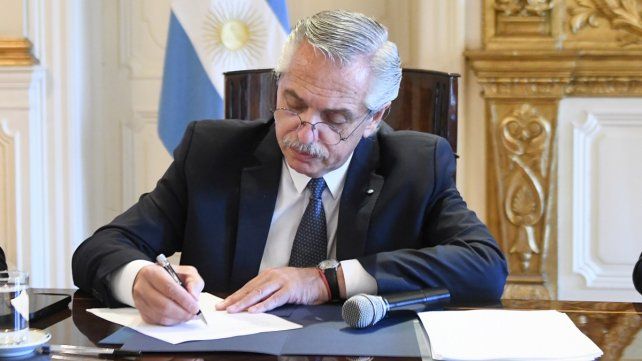 El Presidente Alberto Fernández anunció su decisión por sus redes sociales. En diciembre le entregaré la banda presidencial a otro compañero o compañera