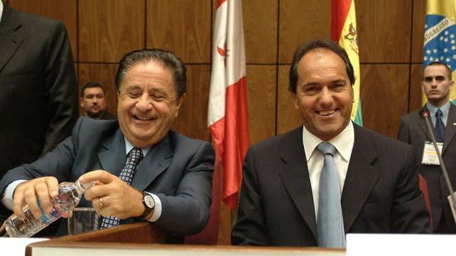 Duhalde y Scioli, en la lista del vacunatorio VIP que difundió el Ministerio de Salud