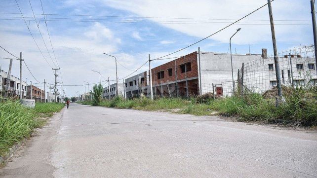 Viviendas que se retomará su construcción en barrio Esmeralda Este.