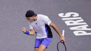 Cerúndolo dio la sorpresa del día y eliminó a Rublev en el Masters 1000 de París