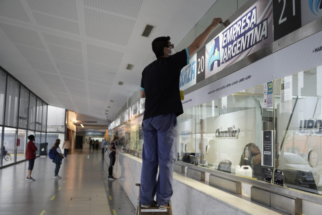 En las boleterías ven los primeros movimientos. Los pasajes a destinos turísticos se venden abiertos.