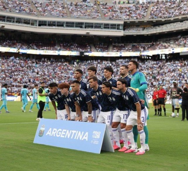El primer equipo que plantó Scaloni antes del Mundial