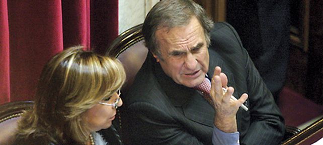 Reutemann se fue del kirchnerismo y arm&oacute; su propio bloque en el Senado