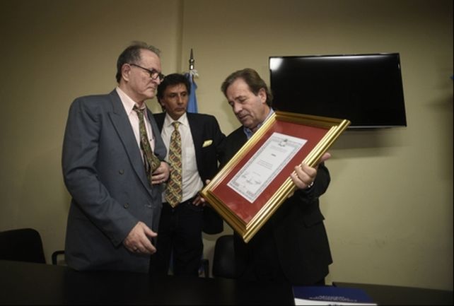 Diputados distinguió al periodista Mut