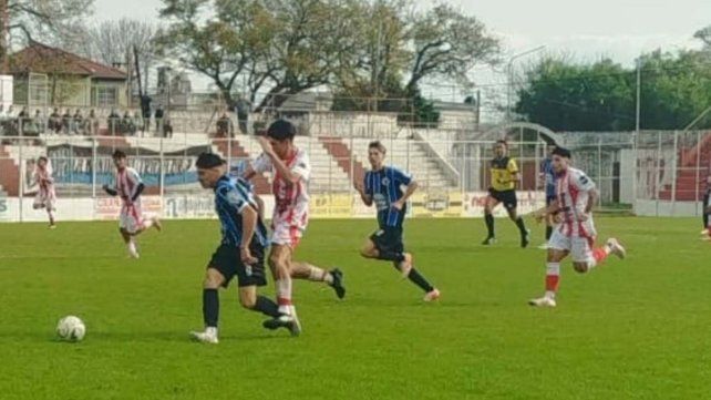 Peñarol dio la sorpresa al golear como visitante a Atlético Paraná