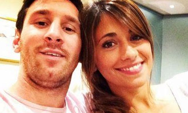 Más fotos de Messi con fans, sus hermanos y Antonella